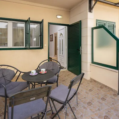Sunny Apartment *